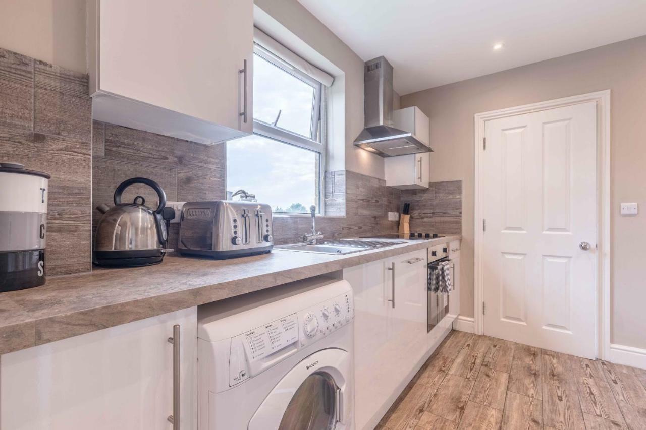 Modern Apartment Within Short Walk Of The Castle, High Street And Long Walk - Free Parking Γουίνσδορ Εξωτερικό φωτογραφία