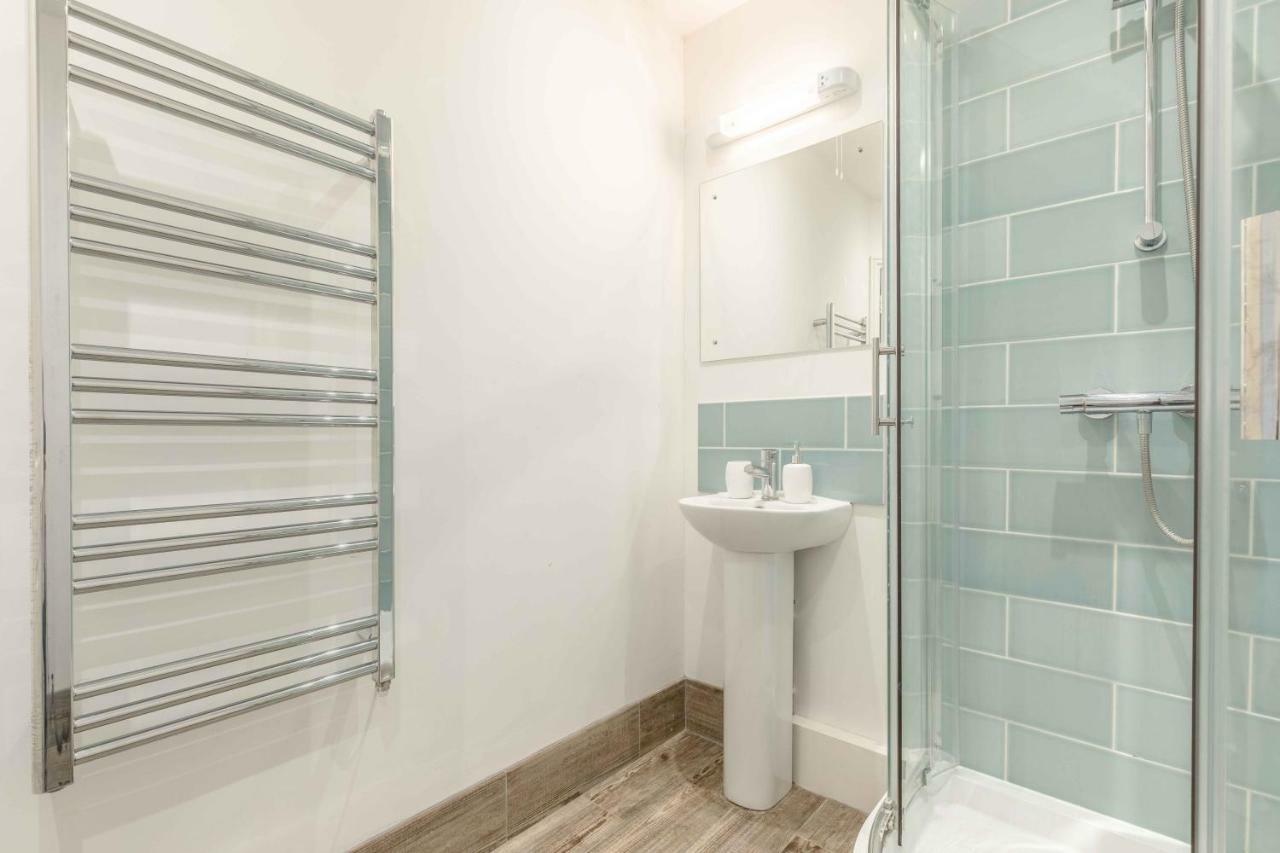 Modern Apartment Within Short Walk Of The Castle, High Street And Long Walk - Free Parking Γουίνσδορ Εξωτερικό φωτογραφία