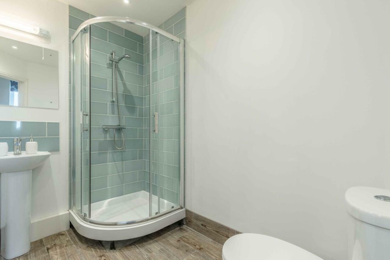 Modern Apartment Within Short Walk Of The Castle, High Street And Long Walk - Free Parking Γουίνσδορ Εξωτερικό φωτογραφία